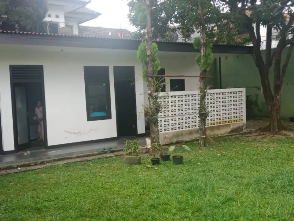 Rumah di Jalan Banteng Turangga Lengkong Bentuk Tanah Kotak dekat dengan Jalan Pelajar Pejuang