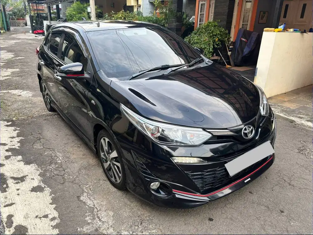Yaris 1.5 S CVT Hitam 2019