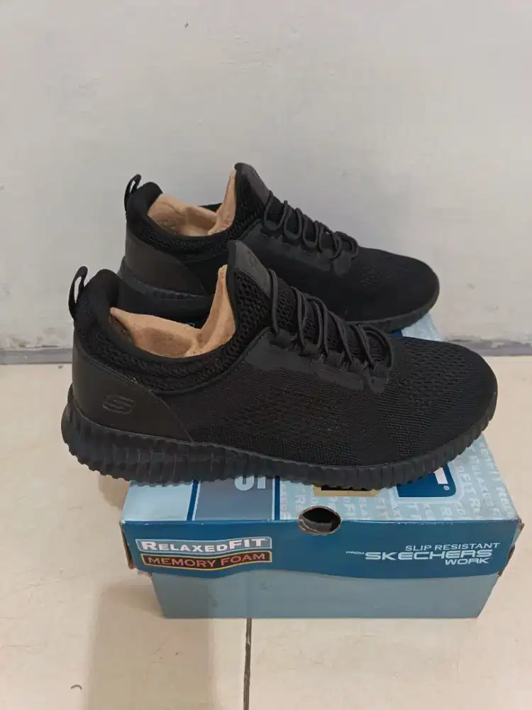Sepatu Skechers full Black no 42