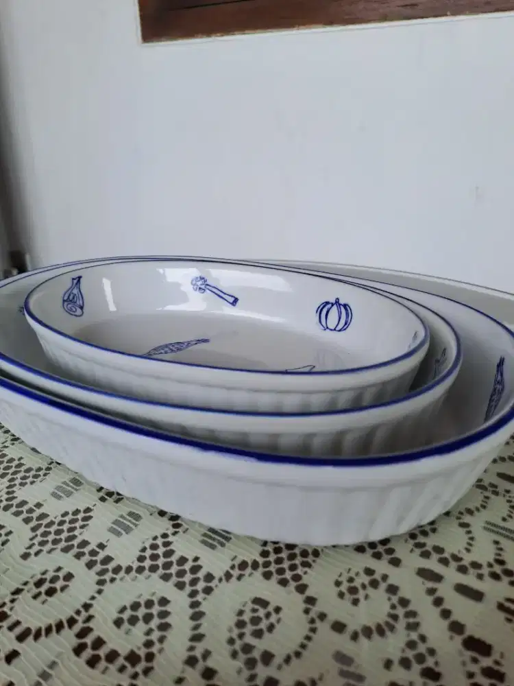 Keramik Lauk Oval Cantik 1 set