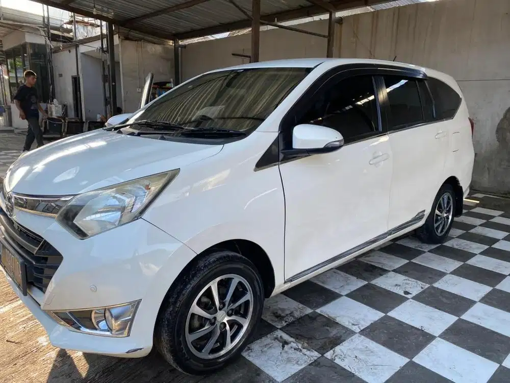 Dijual Mobil Sigra Putih 2016