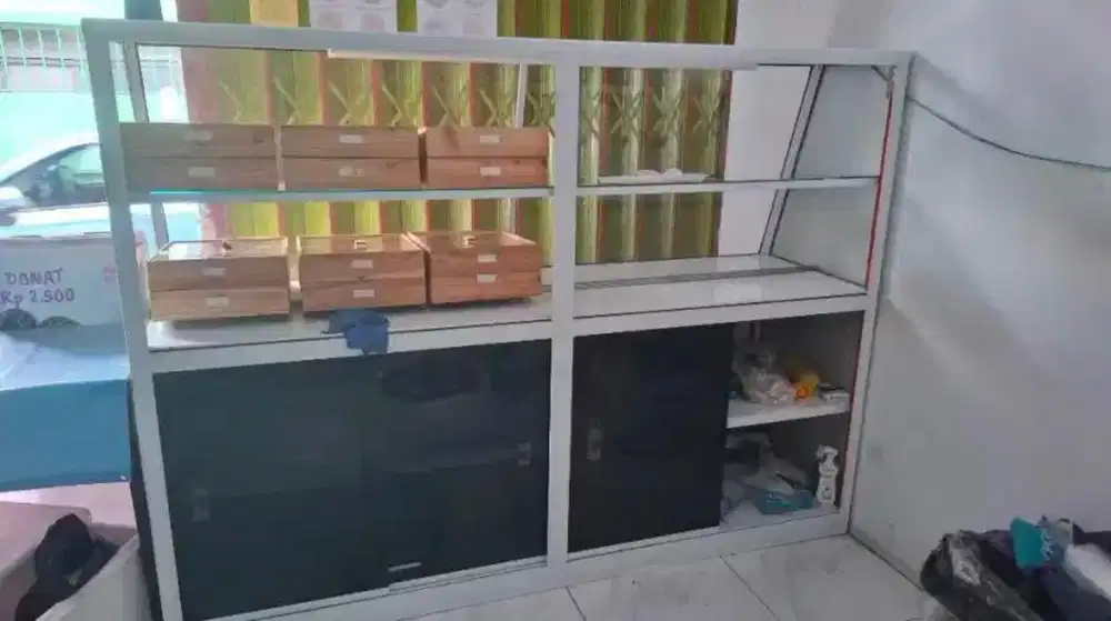 Jual Cepat Etalase Kaca Besar