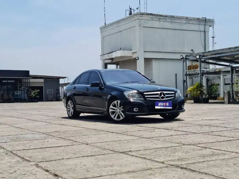 Mercedes Benz Mercy C200 CGI Avantgarde 1.8 AT 2013 Hitam KM 51RB