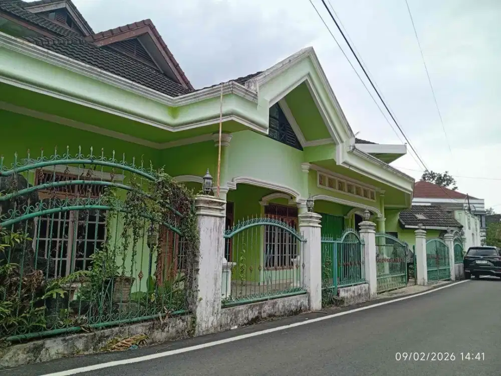 Di jual rumah besar di macan kumbang 
Palembang