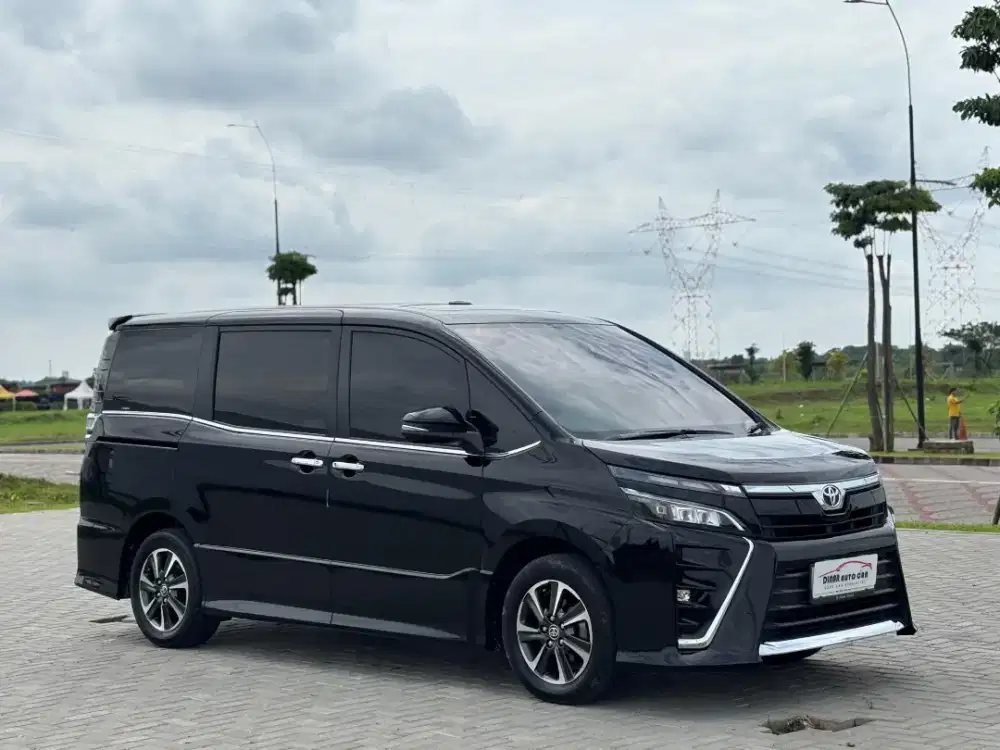 (KM30Rb) Toyota Voxy 2.0 AT 2019