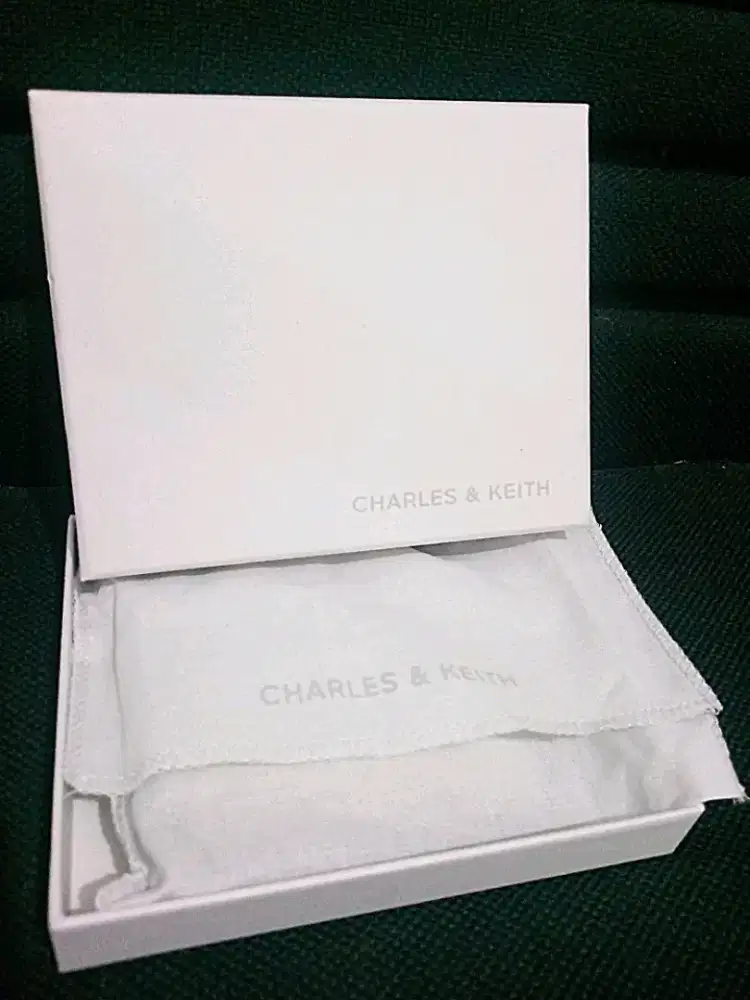 Charles&Keith Card Hldr New.