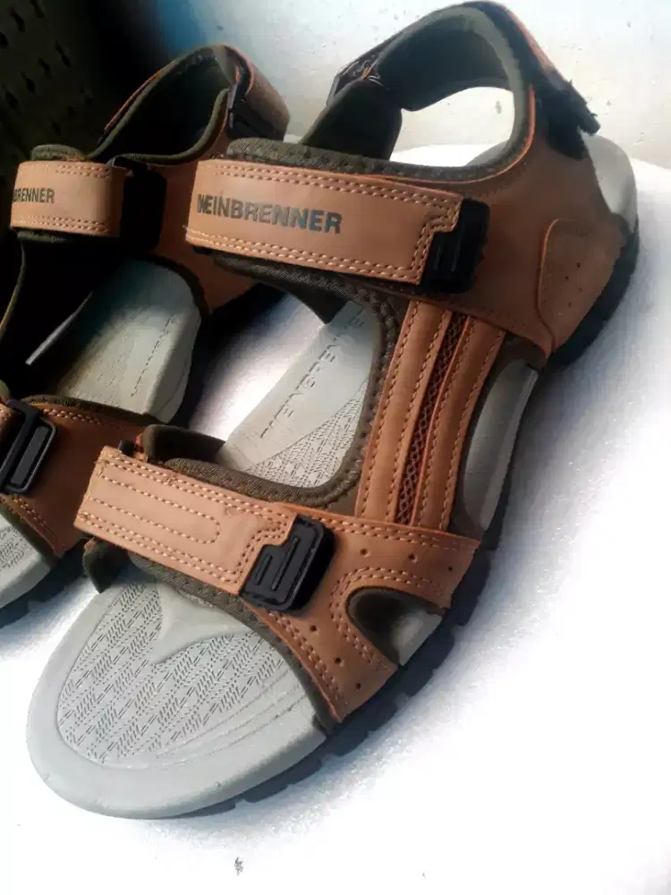 Sandal gunung Weinbrenner