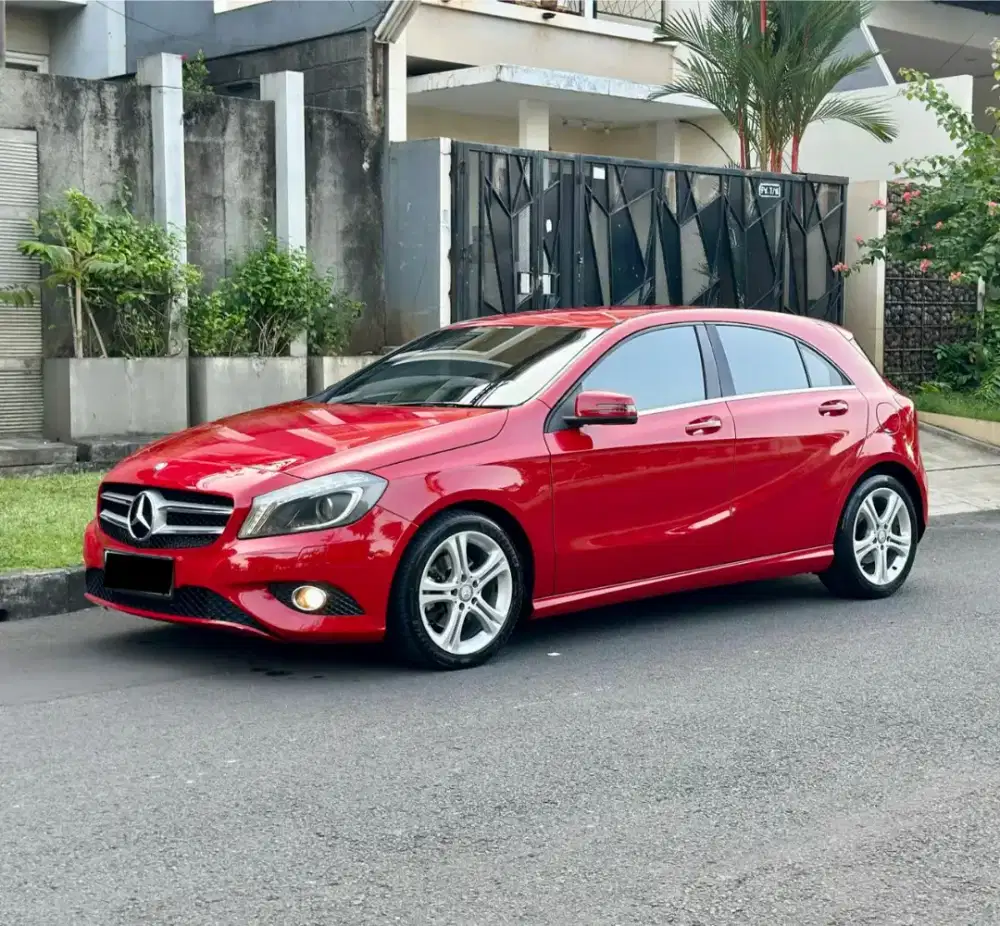Mercedes Benz A200 1.6 Turbo 2014 Merah Tangan Pertama Siap Pakai
