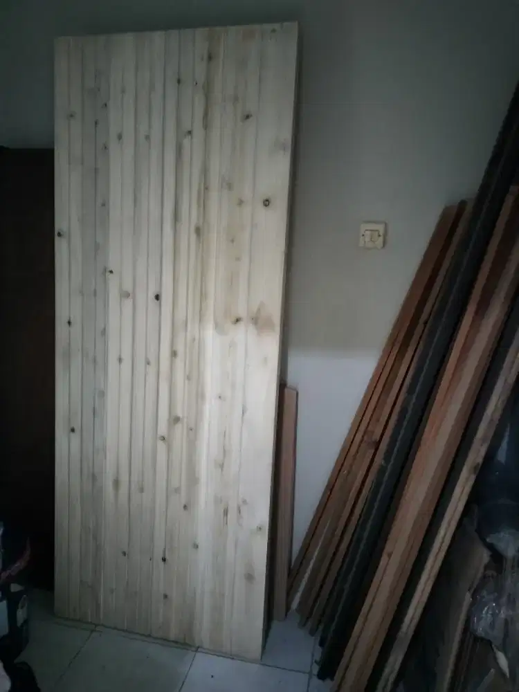 Pintu kayu  meranti utuh / solid  minimalis