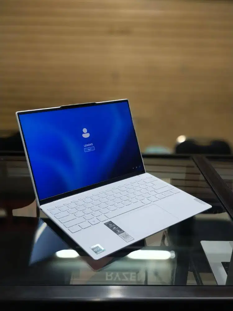 Lenovo Yoga Slim 7 Carbon-13IRP8 i7 1260P RAM 16GB SSD 1TB NVMe