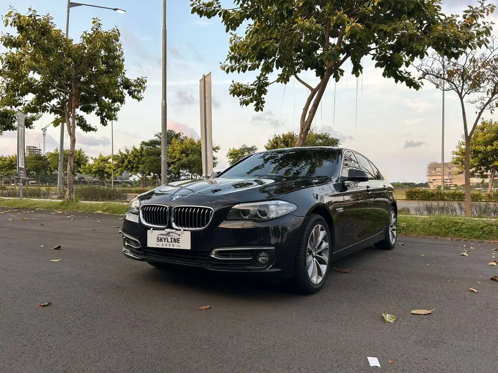 JUAL CEPAT! BMW 520i F10 LUXURY LCI 2015 PAJAK PANJANG! 4 BAN BARU