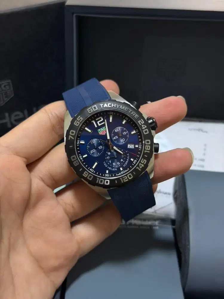 Jam Tangan Tag Heuer Formula 1 Chronograph Blue Rubber 43mm 2024