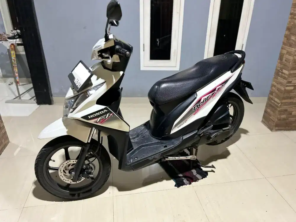 MOTOR HONDA BEAT 2013 PUTIH PINK