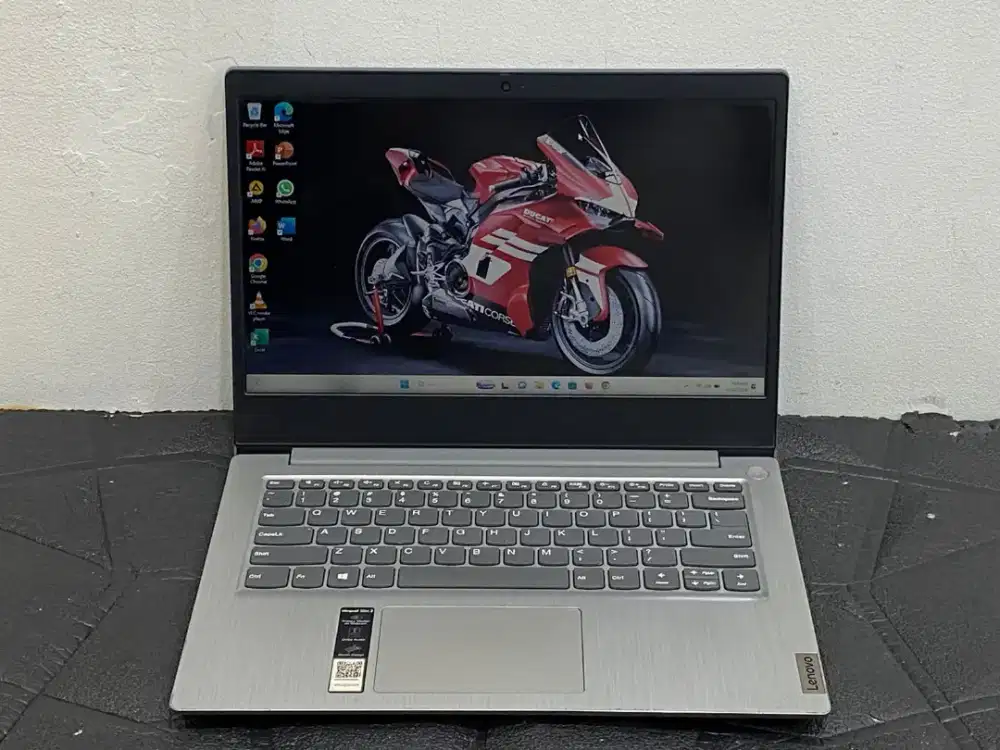 Laptop lenovo slim 3/processor:AMD 3020e with Radeon Graphics