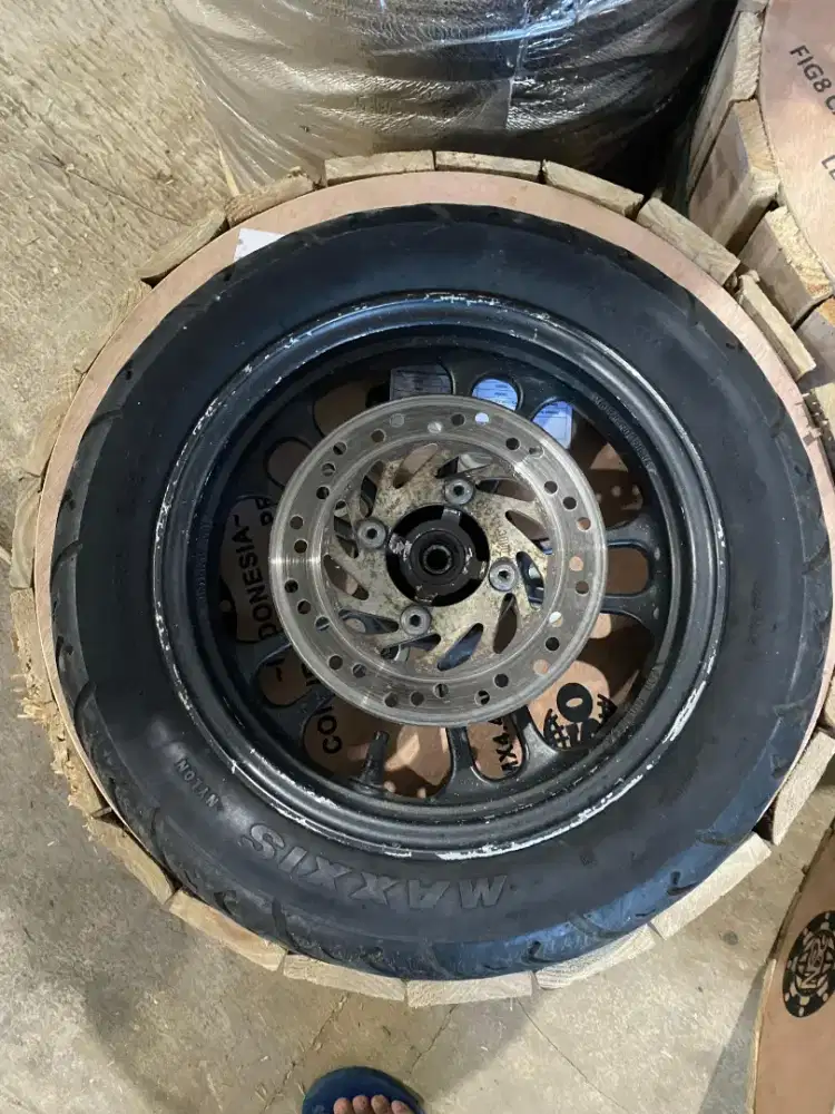Velg  dan ban depan scoopy ring 12