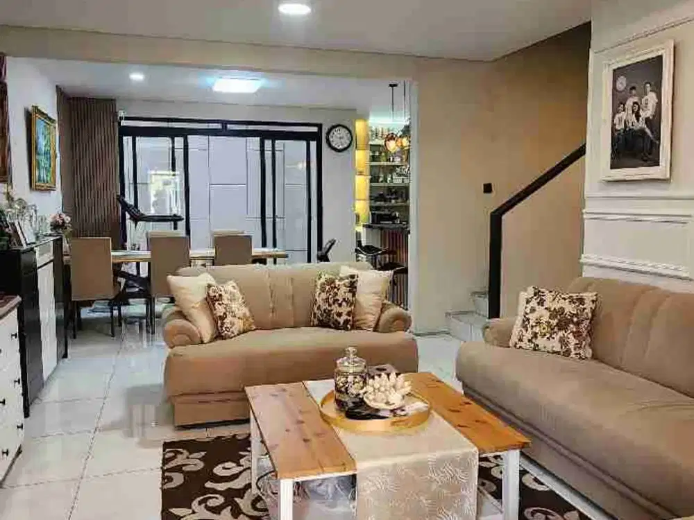 Dijual Rumah 2 Lantai di Punawangi – 2 Dapur, Carport 2 Mobil, Semi Furnished