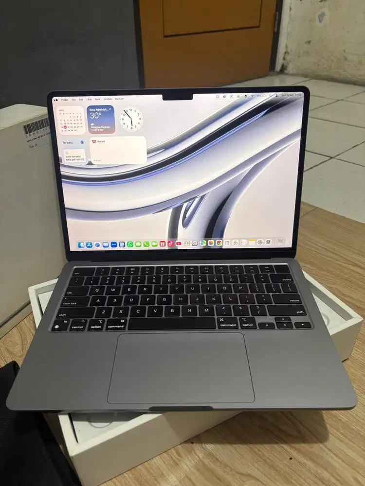 Macbook air M3 16/256