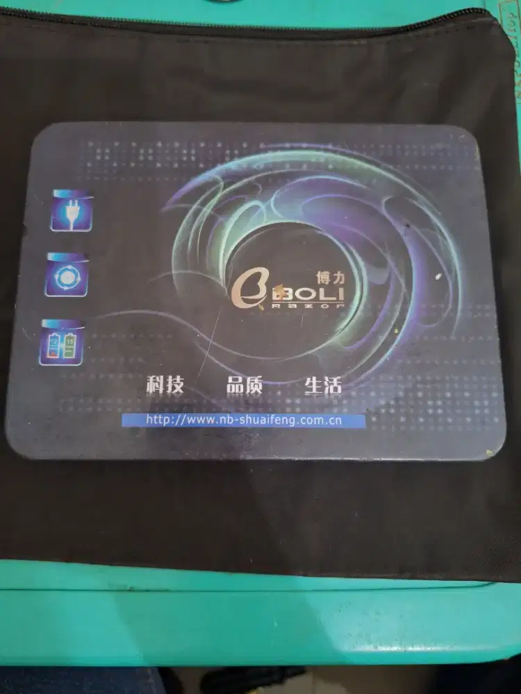 Alat cukur portable 
Merk Boli RSCW-6008 
Limited edition 
Barang tera