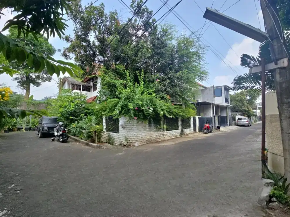 Rumah Hoek 2Lt di Cucur Timur Bintaro Jaya Sektor 4, Selangkah ke Stasiun KRL