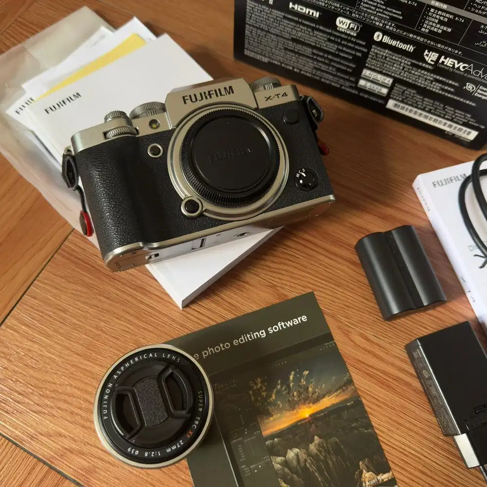 Kamera Fujifilm XT4 Silver - JARANG DIPAKAI SC RENDAH!