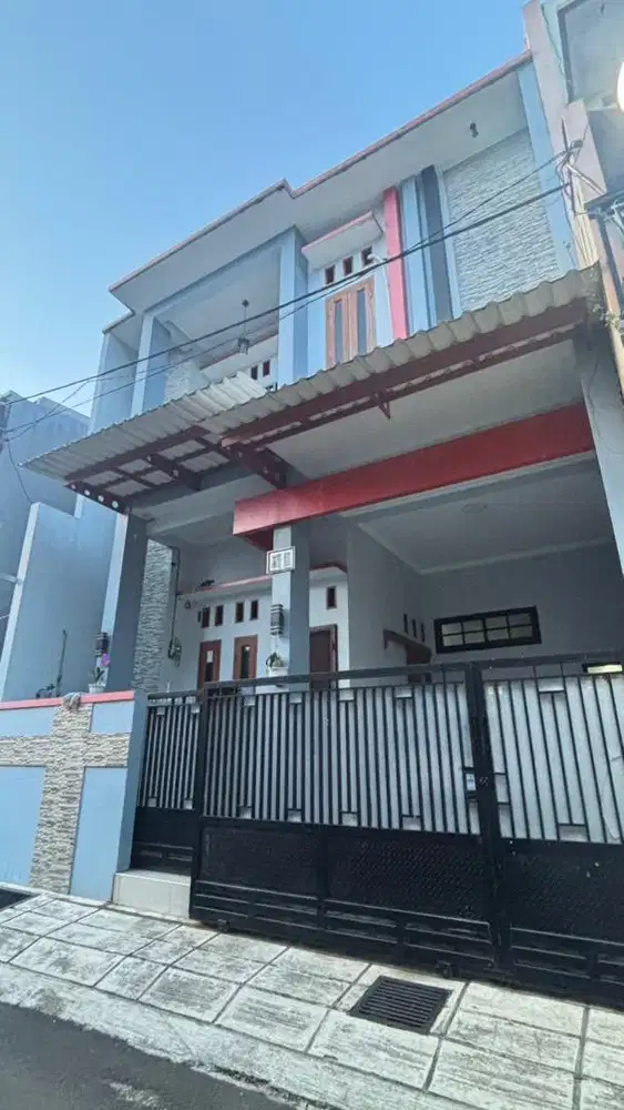 Di kontrakan rumah akses tol, stasiun KRL dan LRT