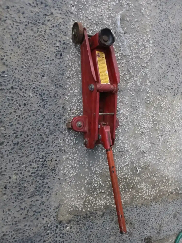 Dongkrak Mobil Buaya