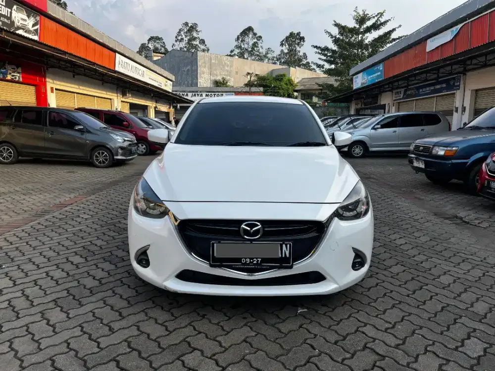 DP 5JT MAZDA 2 R HB AT 2017 FACELIFT WHITE EDITION !!