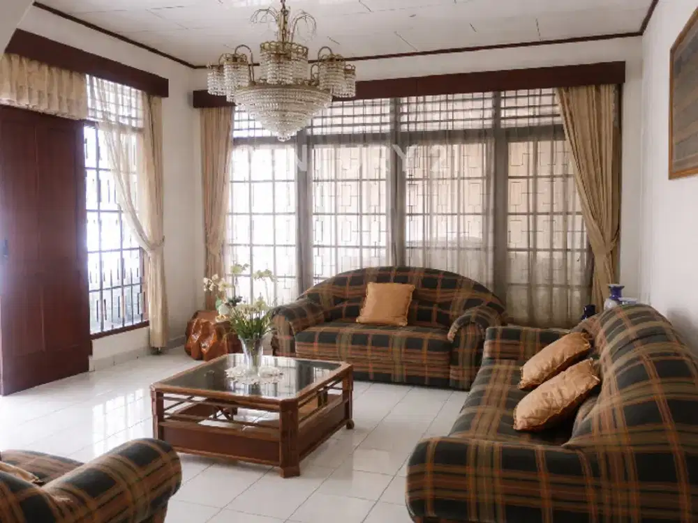 RUMAH 2 Lt SIAP HUNI DI MAINROAD CIGADUNG  KOTA BANDUNG UTARA