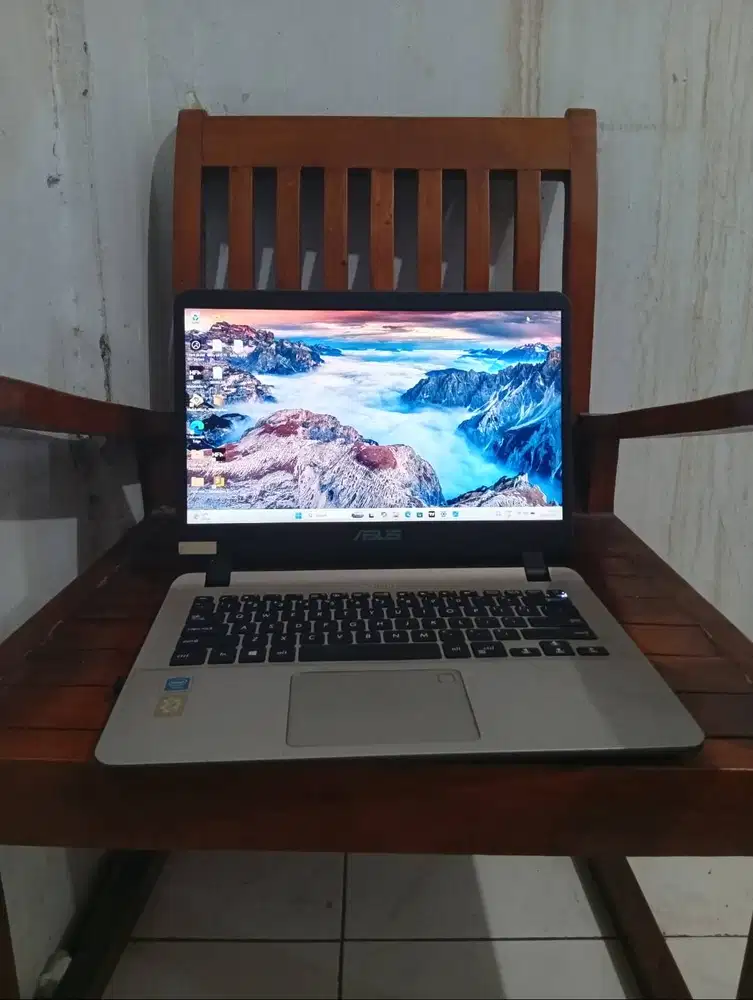 Laptop VivoBook 14 ASUS X407MA (kondisi sehat 99%, minus pemakaian)