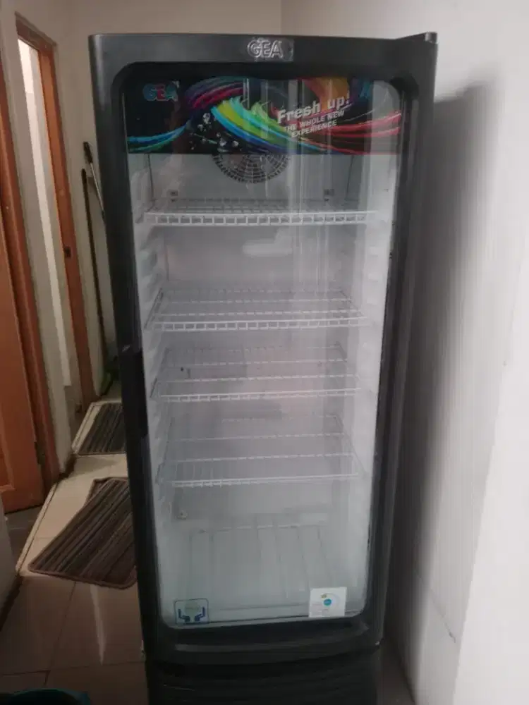 Showcase murah meriah like new