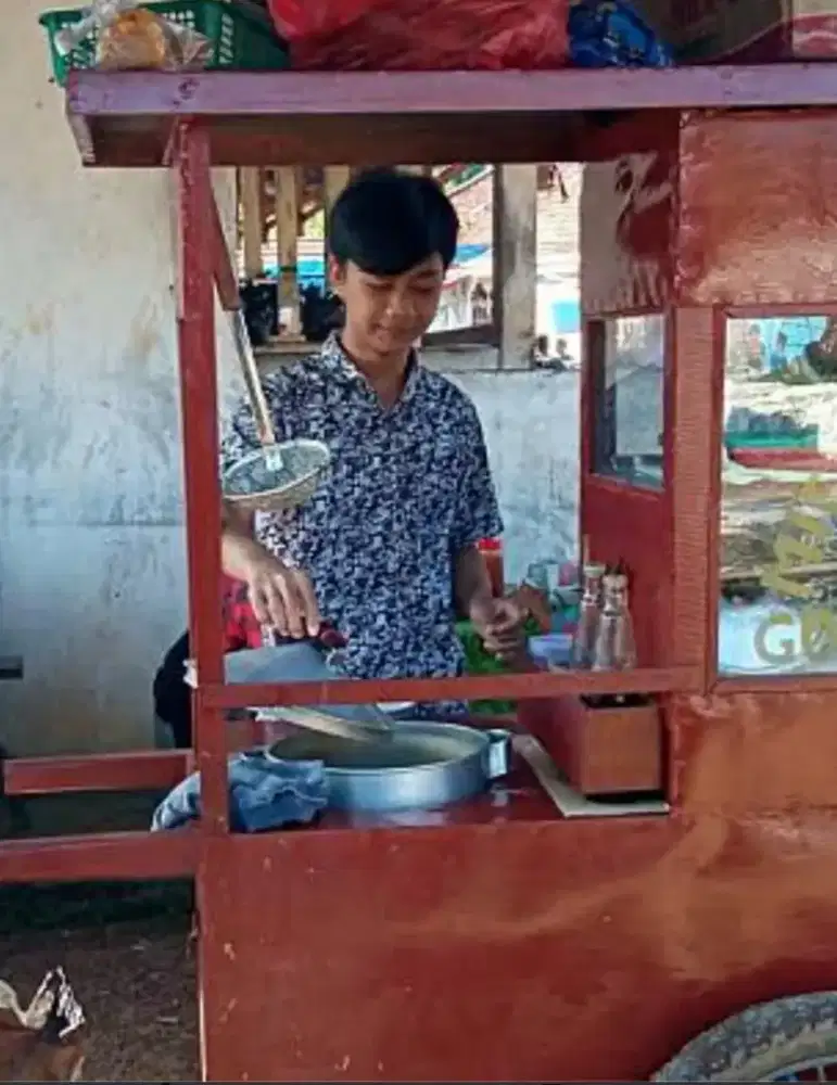 LOWONGAN PRIA/WANITA BUAT WARUNG MIEAYAM