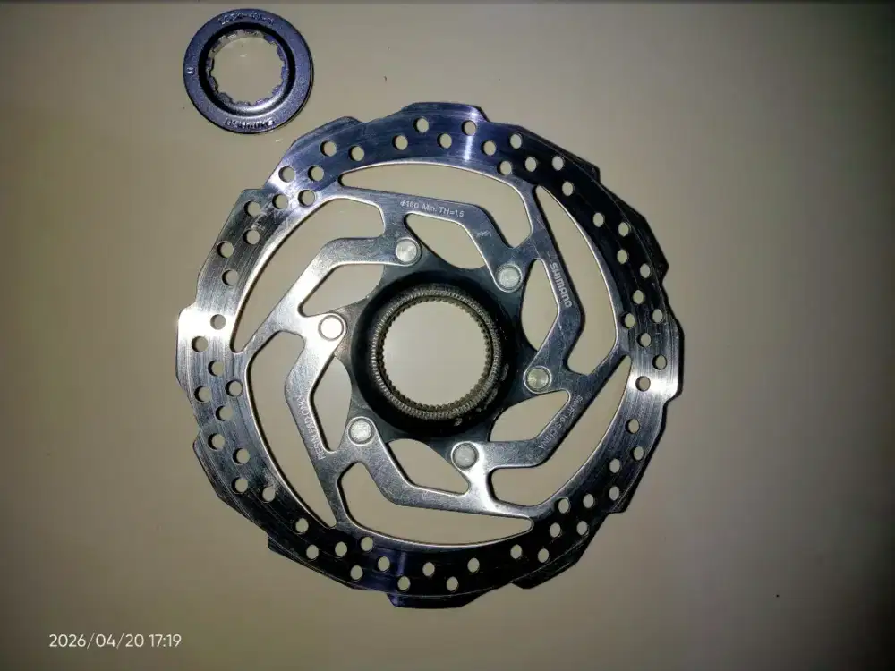 Rotor Shimano depan 160 mm Center Lock.