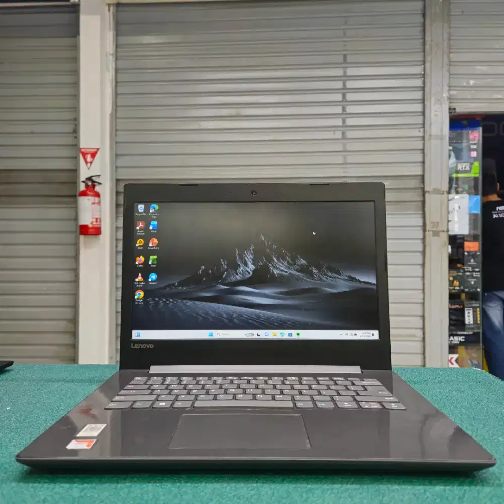 Lenovo Ideapad 330 A9 8GB SSD 256GB VGA 2GB Murah