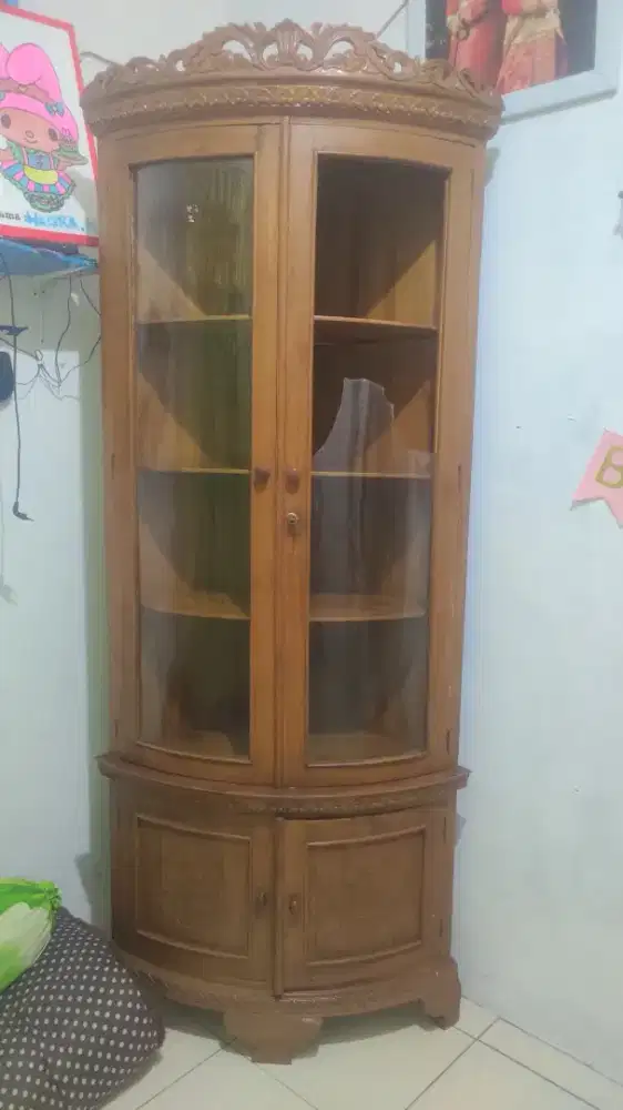 Lemari Hias Sudut Mahkota Kayu Jati Asli