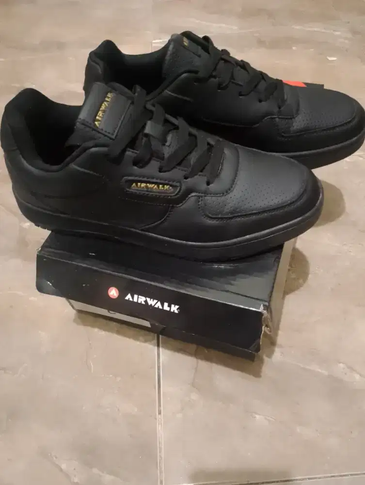 Sepatu airwalk full black