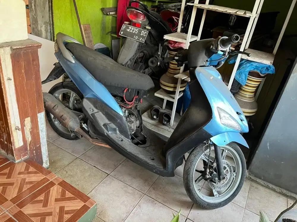 Dijual Cepat 2 unit motor Mio dan Vixion (sudah tidak digunakan)