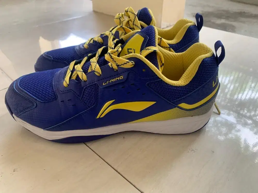 Sepatu Badminton Lining Ultra Force