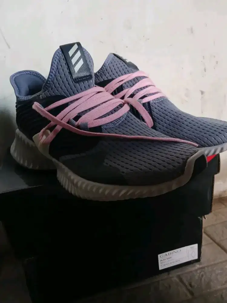 Sepatu Running Adidas