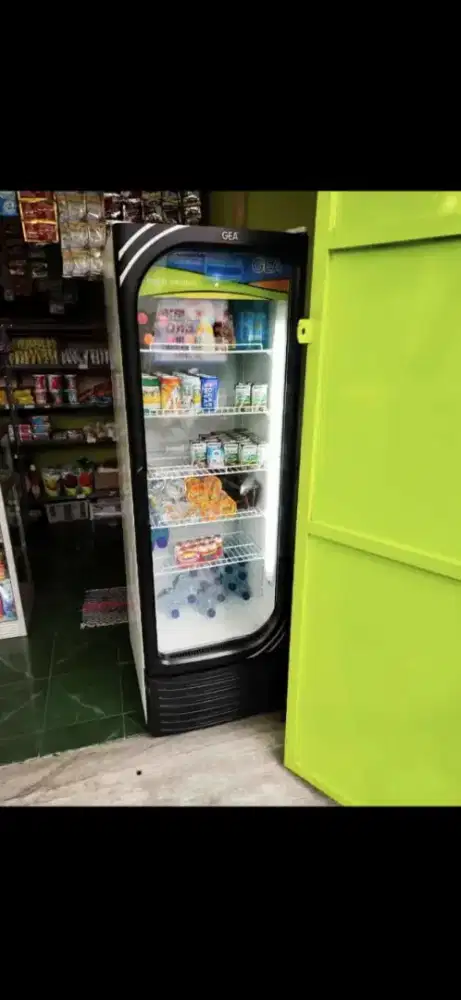 Jual butuh shocase kulkas minuman dingin ukuran tinggi merk GEA