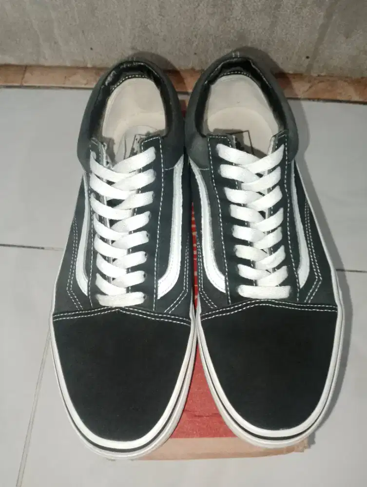 Vans old school black white ori size 42 replace box 500k nego