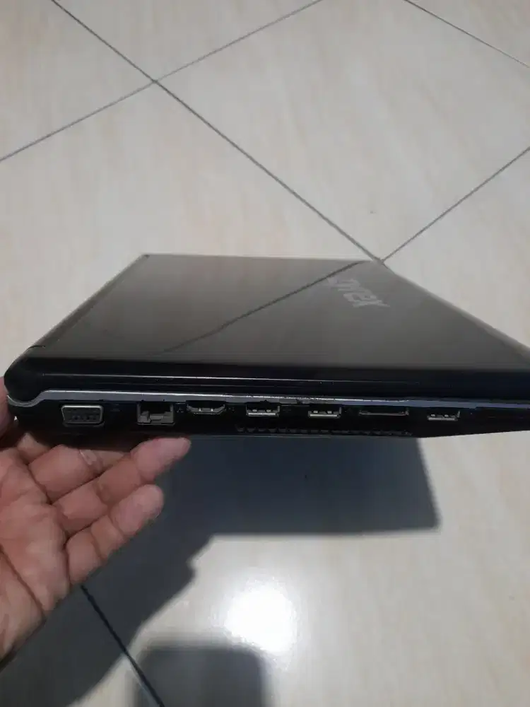 Laptop Zyrex jual cepat msih normal semua