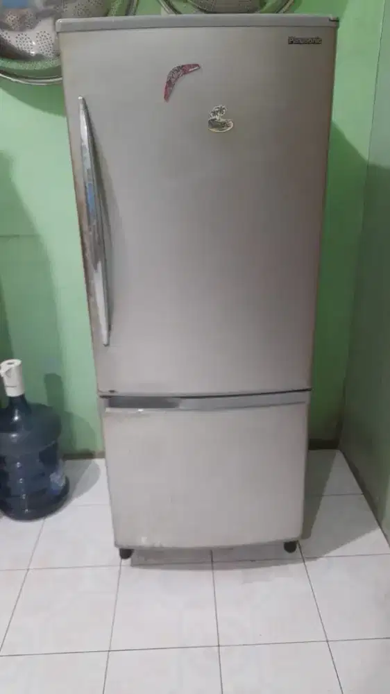 Di jual kulkas merk panasonic