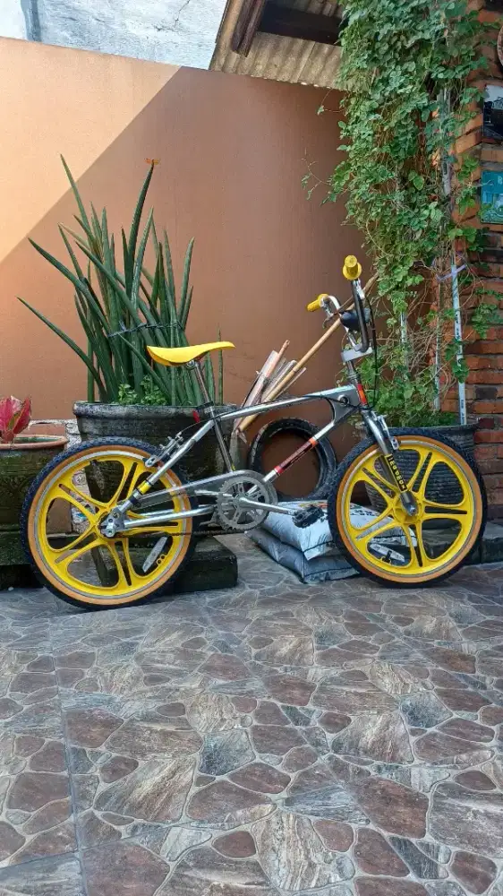 Sepeda bmx mongoose