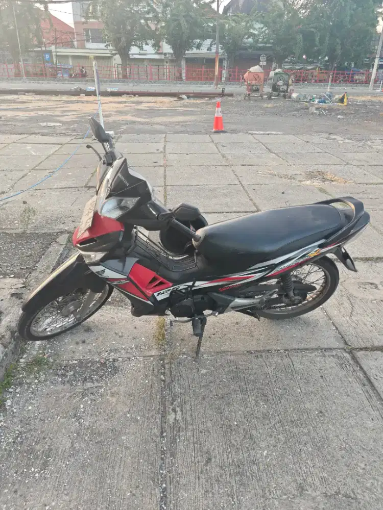 Dijual Supra x karburator 2014 siap pakai surat lengkap