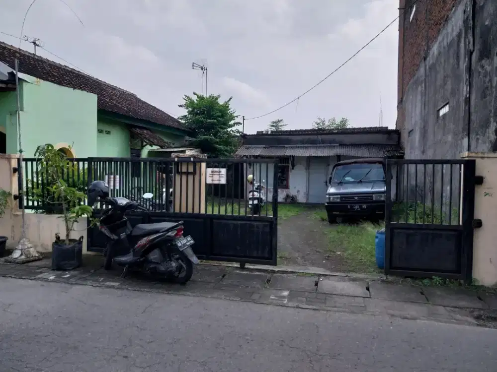 Pekarangan Bonus Rumah Tengah Kota Jalan Aspal