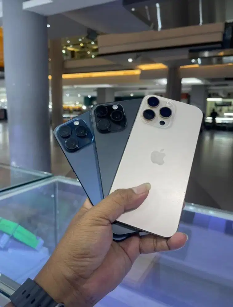 iPhone 16 Pro Max 256GB Garansi iBox Black Titanium dan Dessert