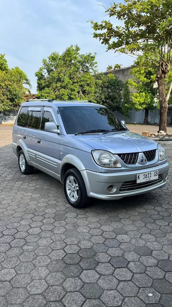 Kuda grandia 1.6 tahun 2005 plat K