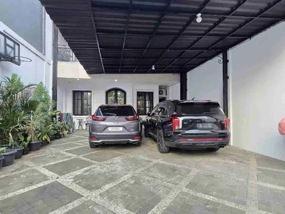 rumah mewah dengan kolam renang di Duren Sawit Jaktim