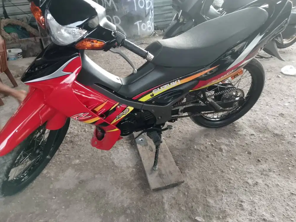 Motor satria hiu 2005.