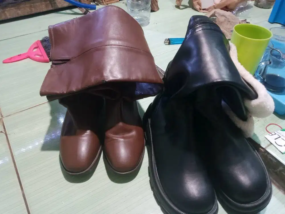 Sepatu panjang 2 pasang